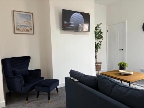 ResiLets - NEW 3 Bed Apt, Sleeps 5, Town Centre, Ideal for contractors, holidaymakers, Professional Short Stay