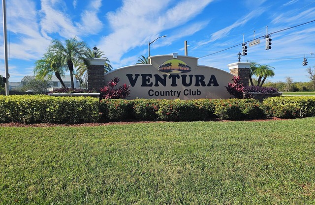 Resort 2-bedroom condo in amazing Orlando with fitness room, WiFi, AC,