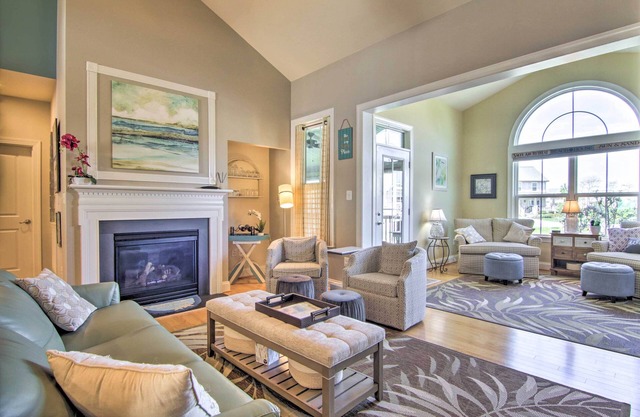 Resort Amenities & Screened Porch: Ocean View Home
