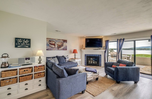 NEU! Resort Condo mit Zugang zum Pool auf Smith Mtn Lk!