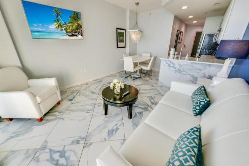 Resort condo w fire pit & balcony