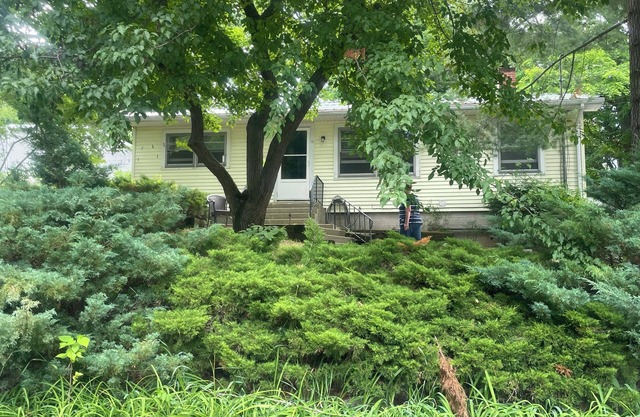 Resort cottages on 650’ of frontage to Hamlin lake.