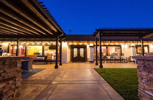 Resort Like Family Oasis - Sleeps 15-18 Comfortably!
