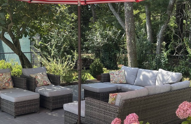 Völlig private, familienfreundliche Luxus-Quogue-Vermietung - Pool, Spa, Tennis.