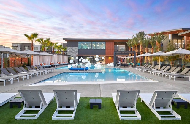 Resort Like Living in this Convenient, close to ALL,Near BART to take everywhere