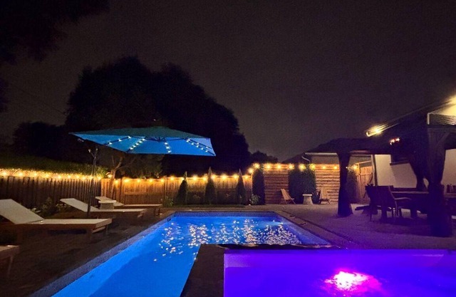 Modern 5 Bedroom/3 Bath Home with Pool & Jacuzzi [Jacuzzi open all year]