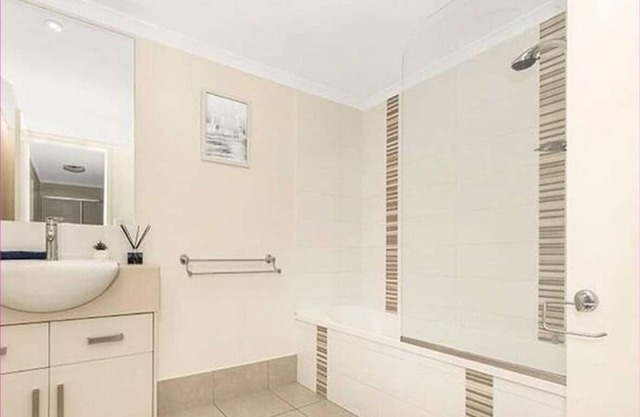 MODERNER TOWNSVILLE LUXUS - GERÄUMIGE 3 BR WOHNUNG!