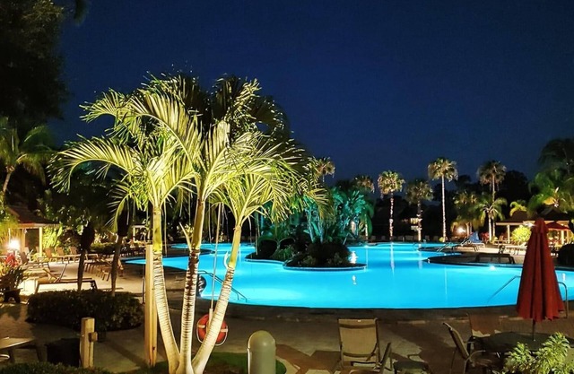 Resort-Stil Wohnung - in der Nähe von tollen Stränden und der Innenstadt von Neapel.