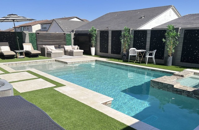 Resort style Family Oasis w/ Private heated Pool , Hot Tub & BBQ , Golf (3 mi)