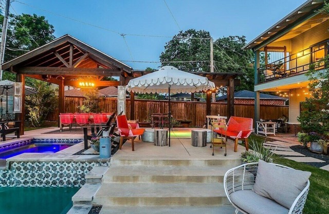 Resort-Style Guesthouse near Stockyards/ TCU, Pool, Hot Tub, Private Entry