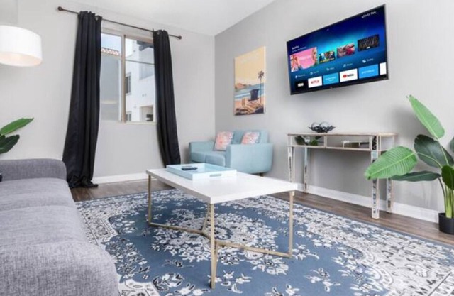 Resort Style King Bed Suite Near Beach w/Pool, Gym