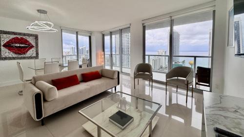 Resort-Style Living with Direct Ocean Views - 3BR Beauty