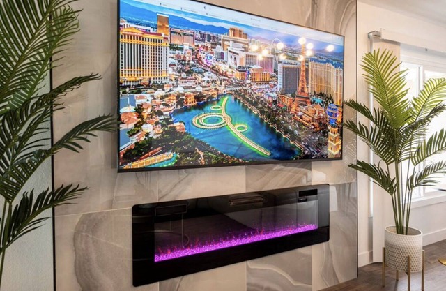 RESORT STYLE VILLA/ POOL IN DOWNTOWN /MASTER CHEF KITCHEN/OFFICE
