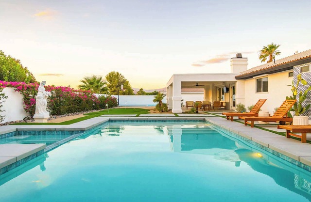 Resort style Villa w/ views, pool, spa and golf