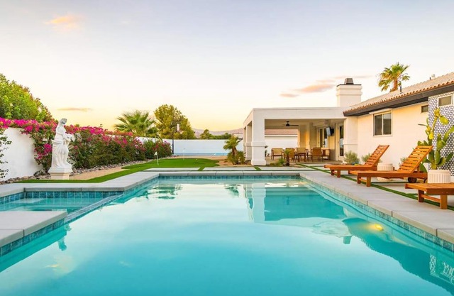 Resort style Villa w/views, pool, spa and golf