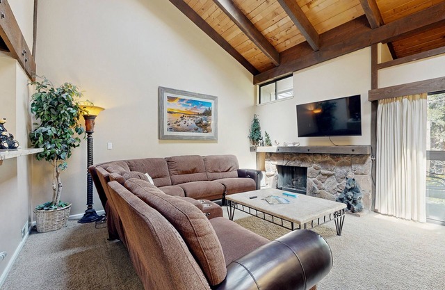Resort townhome with private beach access & lakefront pool