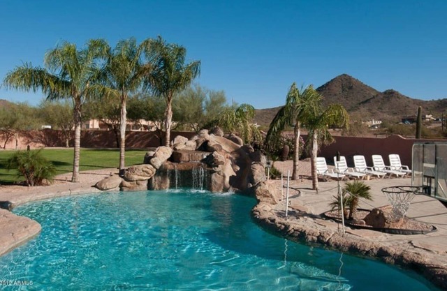 Unglaubliche 5 Hektar Land! Haupthaus, Casita & Apartment - Platz für bis zu 20!