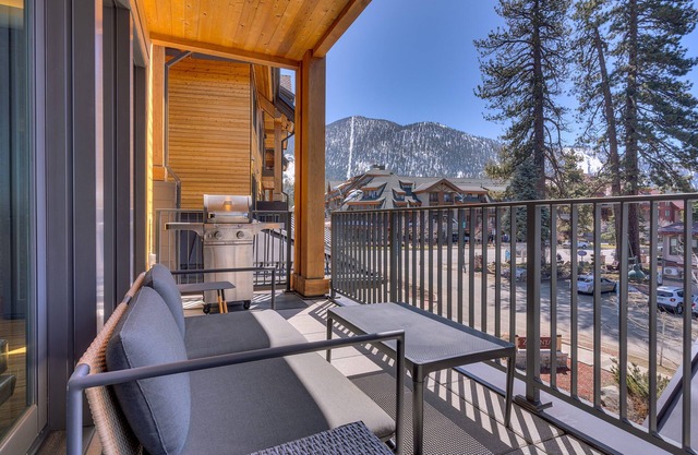 Resort! Walk to Skiing/ Casinos/ Beach, Pool & Spa, Gym, Grill: Zalanta Oasis