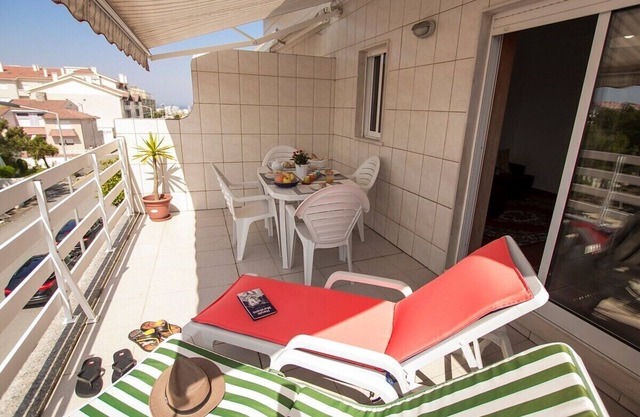 Rest by the Sea with Free Private Parking