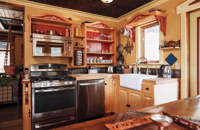 Rest & Relax Alberta Foothills Acreage | Rustic Home, Scenic Views, 7 Acres