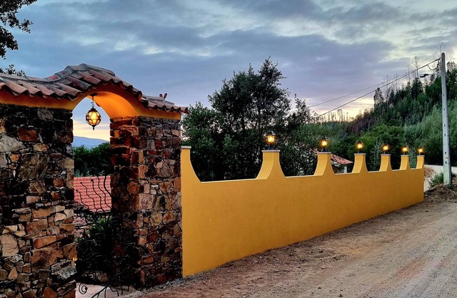 Rest, relax, and unwind in the country. 5 min from the river.