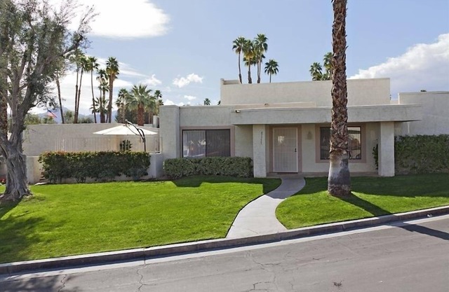 Restful Palm Desert Oasis