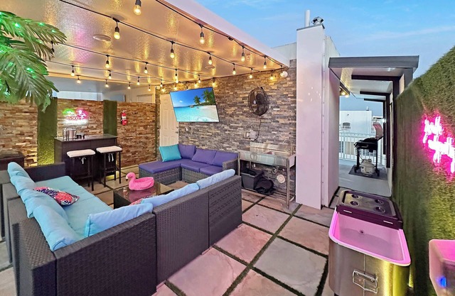 Restful Posturepedic Beds! enjoy Luna Sky! BAR,BBQ
