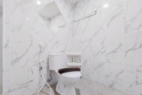 Restful Studio at Anwa Residence Bintaro Apartment By Travelio