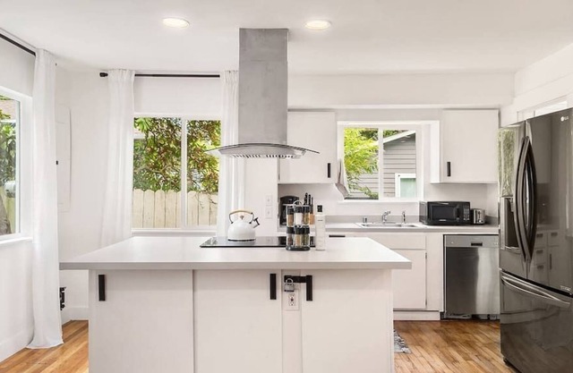 Restful Victoria Heights Home | 15 min to Downtown Seattle
