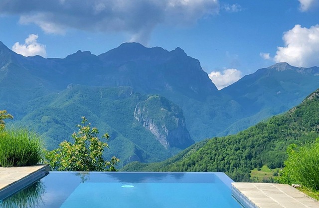 Restauriertes Bauernhaus mit privatem Pool, unschlagbarer Aussicht und WIFI!
