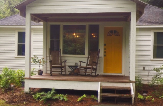 Restored 1950s Countryside Cottage Retreat