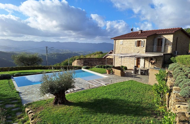 Restored Farmhouse With Infinity Pool, Mountain Views and Landscaped Garden
