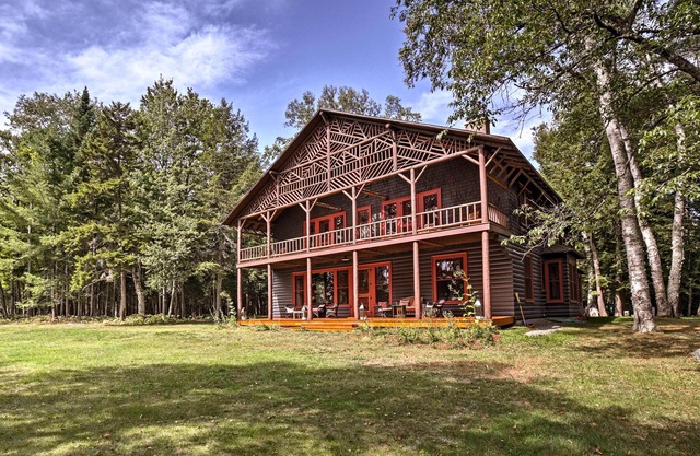Restauriertes historisches Haus am See mit Panoramablick