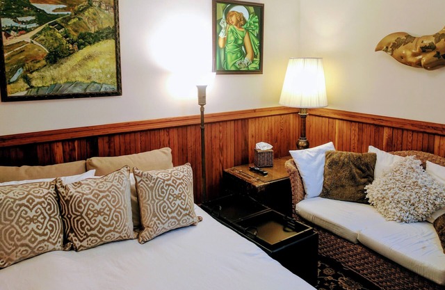 Restauriertes Redwood-Schlafzimmer in perfekter Lage im historischen North Beach Home