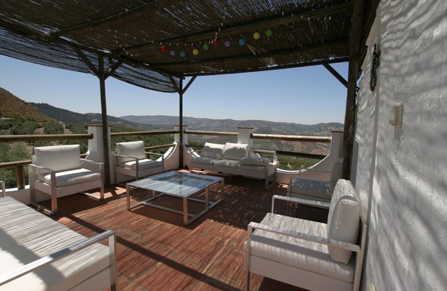 Restauriertes, geräumiges und völlig privates Familienbauernhaus und angeschlossene Ställe