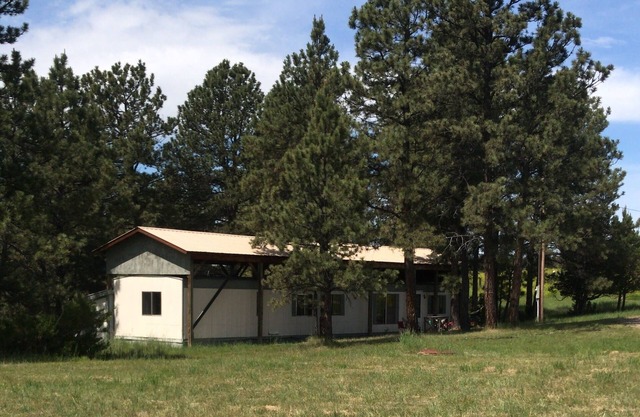 Restauriertes Vintage-Mobilheim auf unserer 4 Hektar großen privaten Ranch