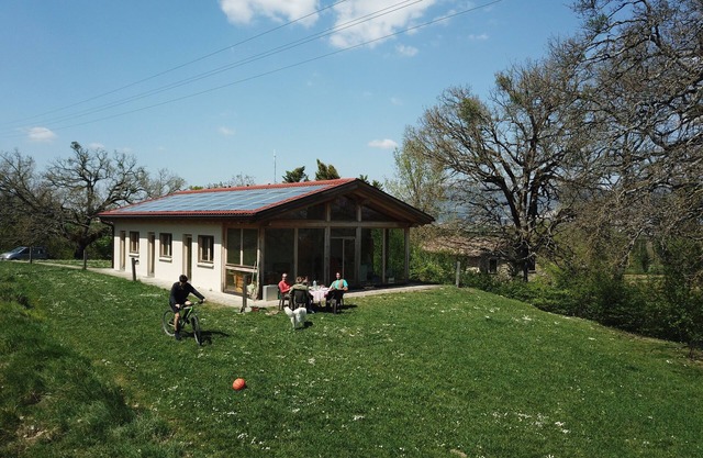 Retino Wood House - wooden cottage with veranda - green energy
