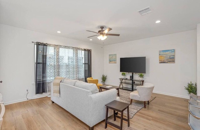 Chic Townhouse by LSU