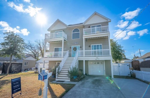 Retreat, Bay Views & Pet Friendly, 2700Sq.Ft.Single Family Home