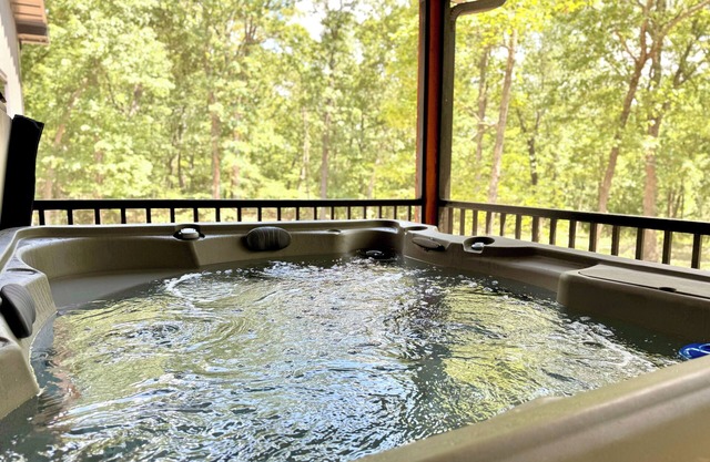 Retreat near The Villages with Hot Tub