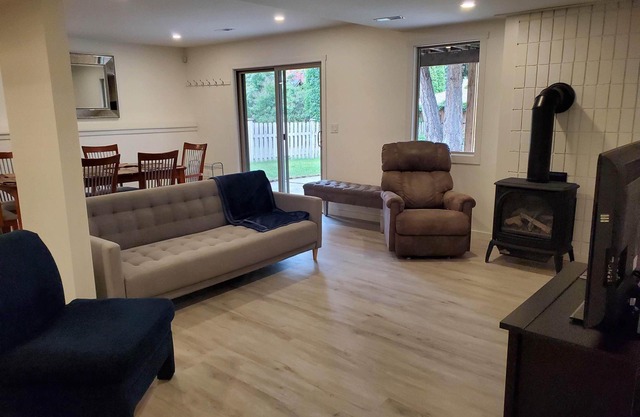 Retreat near Wineries, Beaches, Downtown, or the Hills