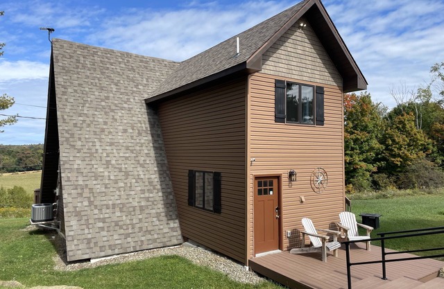 Retreat on Pekin Hill Close to skiing, splash lagoon,