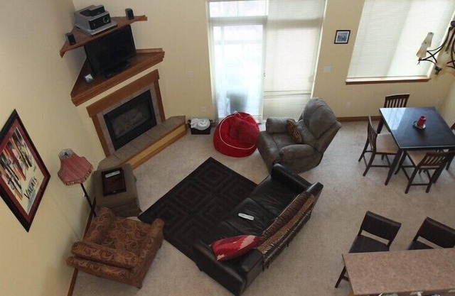 Retreat on the Blue River 2 Bedroom/2.5 Bath In Summit County (Sleeps 6)
