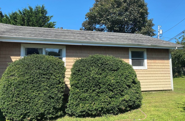 Retro affordable 2-bedroom apartment with WiFi in Montauk