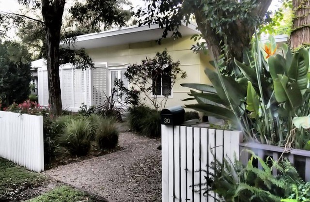 Retro Beach House at Pearl Beach