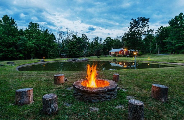 Retro Comfort, Waterside Deck-Life, Warm by Fires, Ramble & Restore