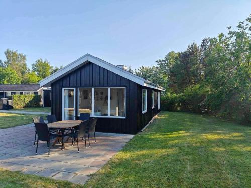Retro Cottage With Fjord View