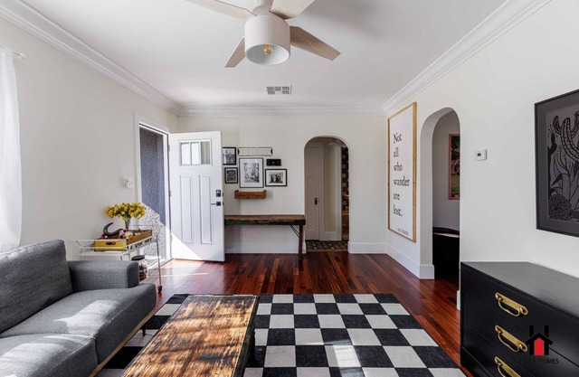 1920s Bungalow, Retro Kitchen, Yard, BBQ, Hammocks