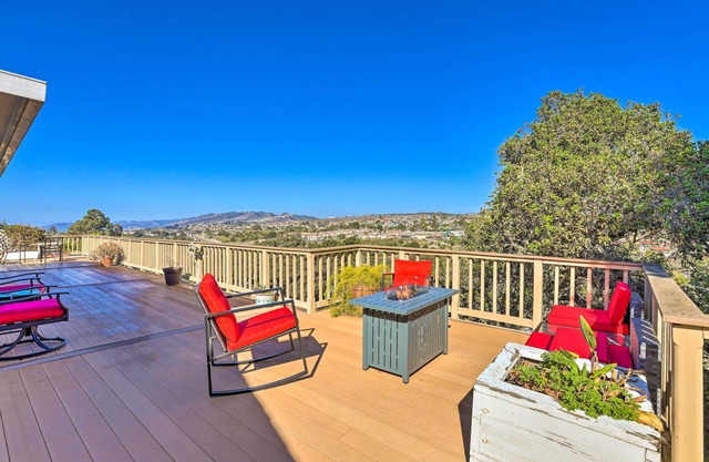 Retro House w/ Deck & Arroyo Grande View