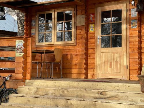 Retro Lodge nr Dartoor with hot tub & opt sauna